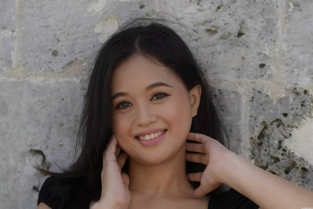 Elina Profile image 1